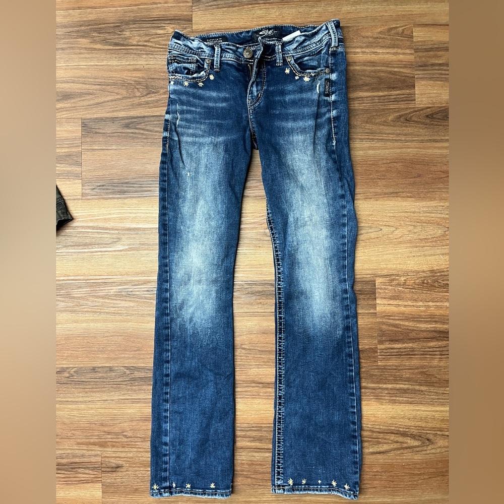 Silver Jeans Women's Distressed Blue Boot Cut Jeans Custom Daisy Embroidered